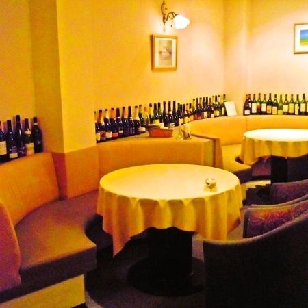 外観は格調高いイメージでありながら、リーズナブルで美味しい創作和欧料理が堪能できる店。ワインも豊富！