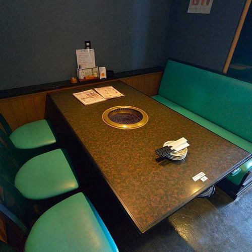 少人数で気楽に過ごせる席