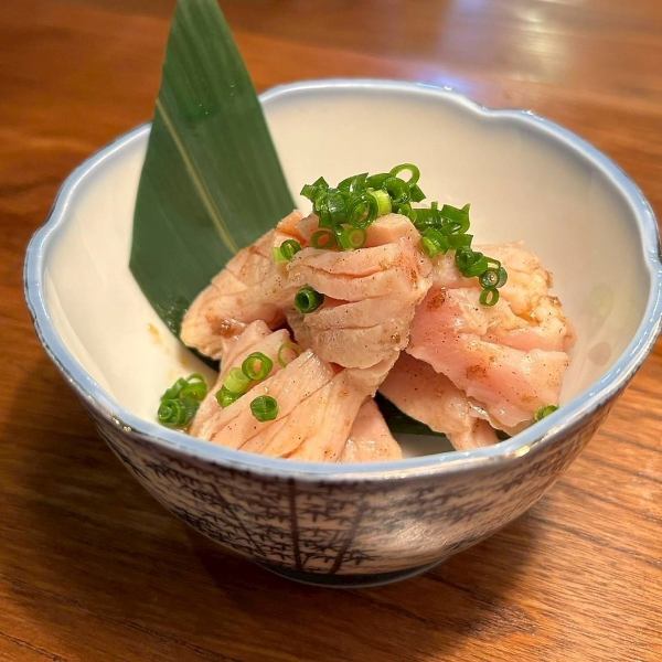 【肉刺し多数◎】≪新鮮さが自慢の逸品≫は絶品！特製タレでどうぞ★990円（税込）～