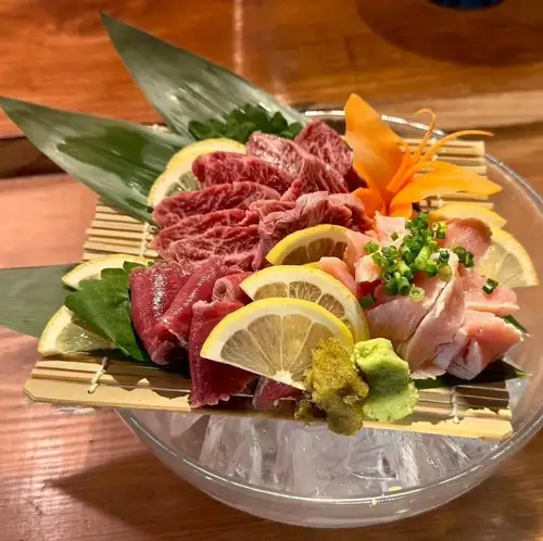 牛刺し盛り合わせ