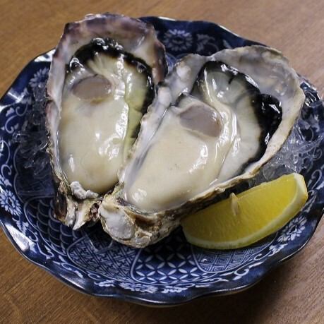 2 raw oysters from Ako