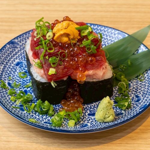 豪華のっけ寿司（マグロ・ネギトロ・ウニ・いくら）