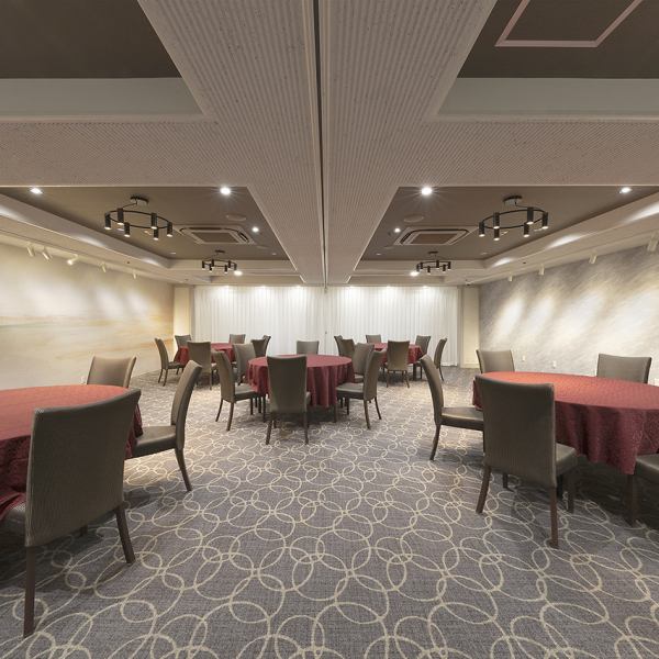 【テーブル】日常のお食事はもちろん、少人数でのご宴会や女子会にご利用ください。貸切りもOK！もちろんお席のみのご予約もOK!!単品飲み放題など、様々なコースをご用意しております！