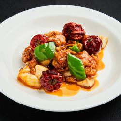 Stir-fried chicken and cashew nuts