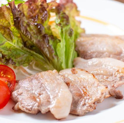 美味的食物和美味的清酒。