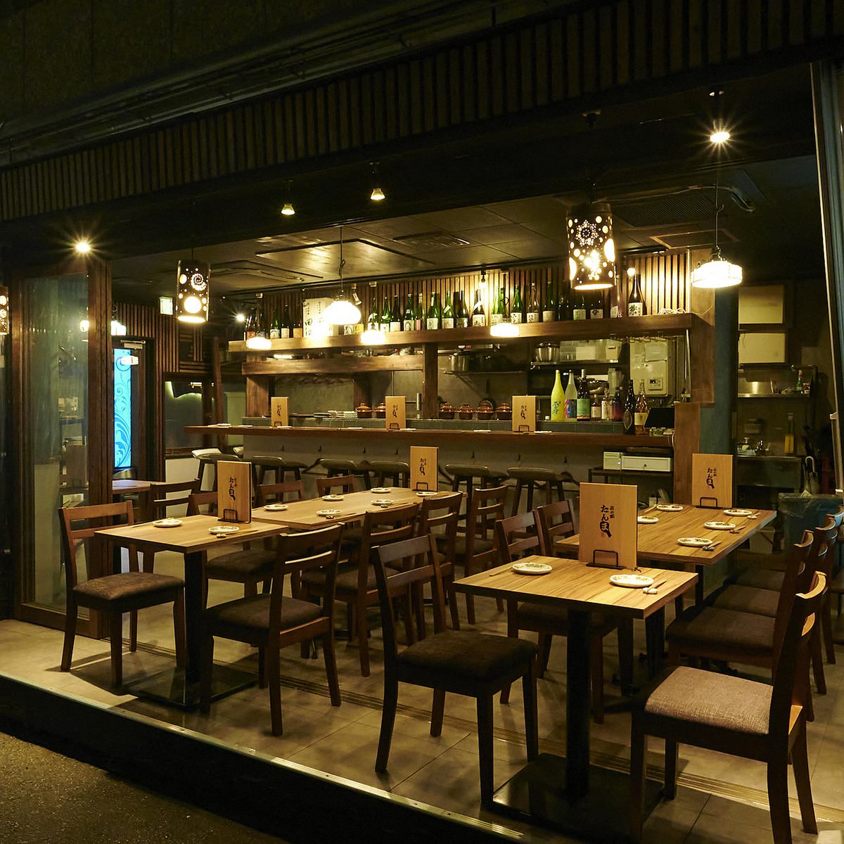 カウンター・テーブル席を完備で仕事帰りにアクセス◎