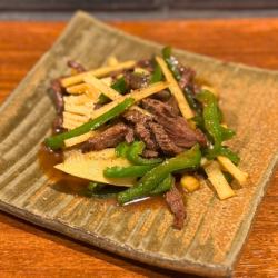Beef tongue stir-fried with green peppers