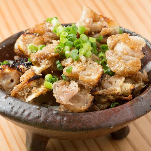 Crispy chicken skin with vinegar