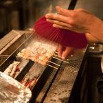 Please enjoy the best yakitori baked by the shopkeeper who has been practicing for many years at the popular yakitori restaurant “Hachibei” ♪
