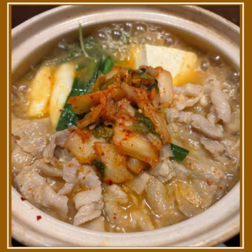 最近まで本当に暖かくて…
今日は、雪もちっと降り
本格的に冬って感じてきました~🥹
寒いのでお鍋ご用意して
お待ちしております🙇♀️
画像はアツアツ豚キムチ鍋ですが、
その他にもぷりとろもつ鍋や
ポカポカとり塩ちゃんこ鍋もあるので
お好きなお鍋と美味しいお酒で
あったまりましょう🫶🫶🫶
#橙家朝日店
#朝日橙家
#橙家朝日
#郡山居酒屋
#福島居酒屋
#郡山朝日
#郡山朝日居酒屋
#馬刺し郡山
#馬刺し好きな人と繋がりたい
#居酒屋朝日
#朝日居酒屋
#飲み放題朝日
#朝日飲み放題