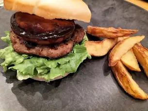 Corpo Burger (Mash Demiglace)
