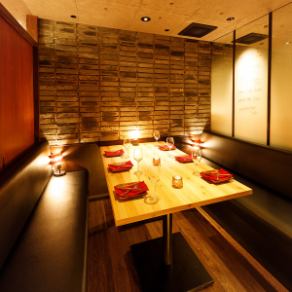 Semi-private rooms can accommodate up to 8 people.Extremely convenient sunken kotatsu seating.For groups of 20 or more, we can accommodate private parties! Please contact us for banquets, girls' parties, etc. at Shinjuku East Exit.Recommended for company parties.