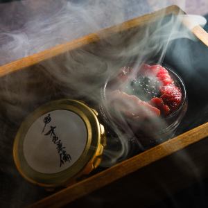 燻製キャビアユッケ