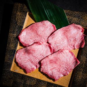 黑色舌头顶部