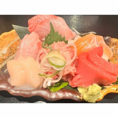 We recommend the sashimi platter♪