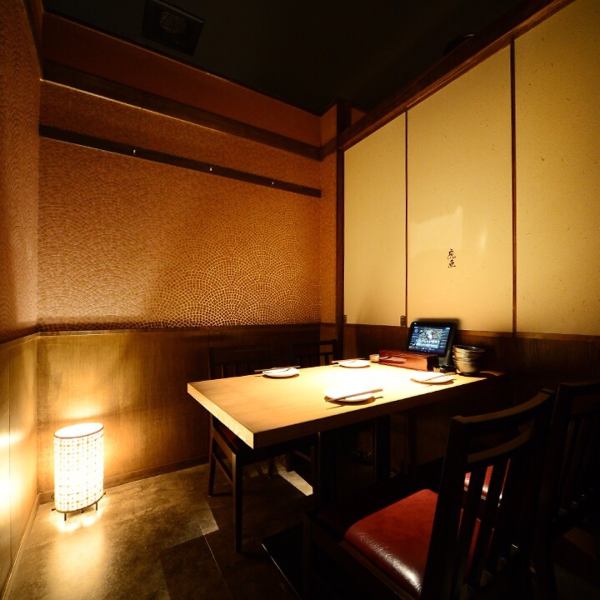 Indirect lighting is very comfortable ♪ This table private room with plenty of mood recommended for dates etc. can accommodate up to 4 people.Indirect lighting is outstandingly comfortable, creating a calm adult atmosphere that makes you stay longer! As an anniversary / birthday option, we will prepare a dessert plate with a message for +1500 yen (tax included) ♪
