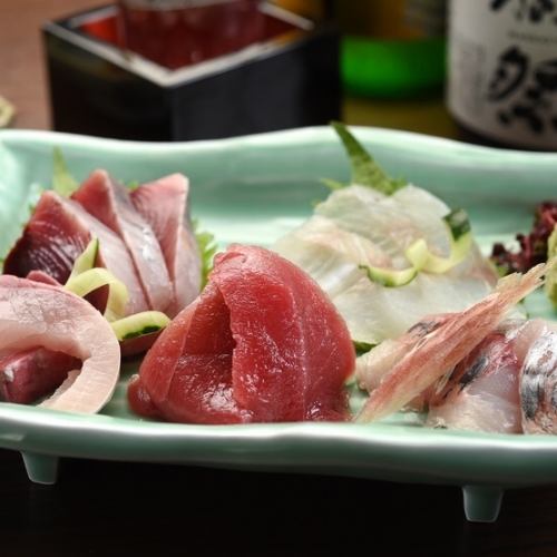 Assorted sashimi