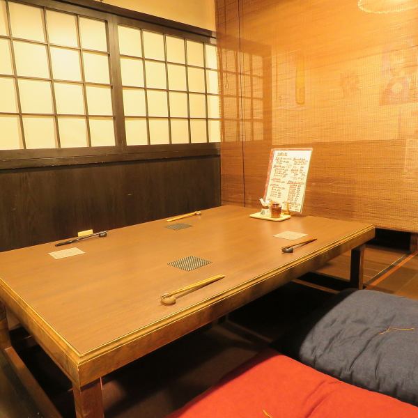 [Tatami seating for 2 to 4 people♪] A modern Japanese and stylish space with a calm atmosphere.For a date, a small group meal, or after work! When dining with your family, you can relax in the tatami seats.From 4,000 courses (7 dishes in total + all-you-can-drink included), this is a great deal that includes dishes made with seasonal ingredients and all-you-can-drink.Please come to various banquets◎
