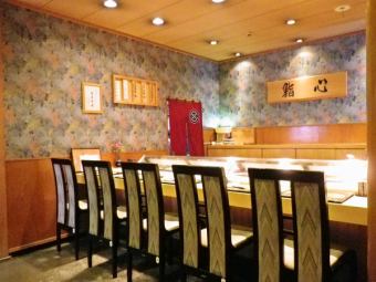 You can enjoy fresh seafood from Shakotan.If it is a counter seat you can also see craftsmen's handworks so it's delicious ♪
