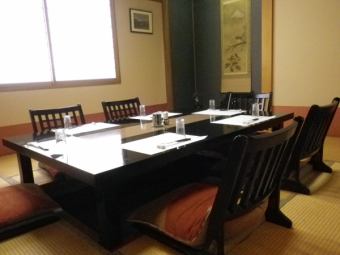 It is a relaxing private room.It is perfect for important gatherings, such as business negotiations and beliefs while enjoying a meal.