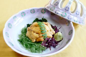 Sea urchin sashimi (market price)