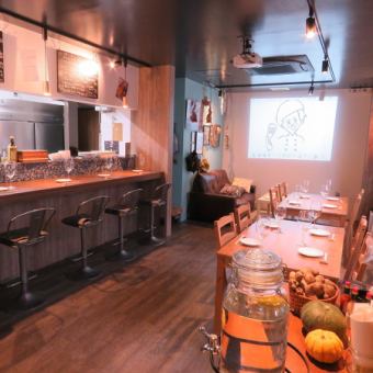 【カウンター席：×4席】カウンター席もご用意しておりますので、お一人様でも気軽にお立ち寄りいただけます◇デートやご夫婦でのご利用にも◎様々なシーンでご利用くださいませ！