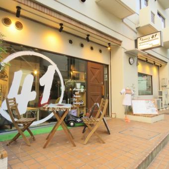 【テラス席：～2名席×2卓】～2名様ご利用いただけます♪こちらは大型犬可なので、是非ご利用ください。