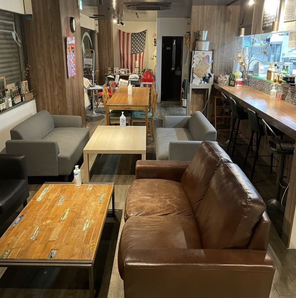 【16名様～貸切OK♪様々なシーンで】店内にはテーブル席、ソファ席、カウンター席を完備しております。プロジェクターなどの設備も充実しているので、貸切パーティーにもおすすめ！16名様～承っております◎プランも各種ご用意しておりますので、お気軽にお問合せください。