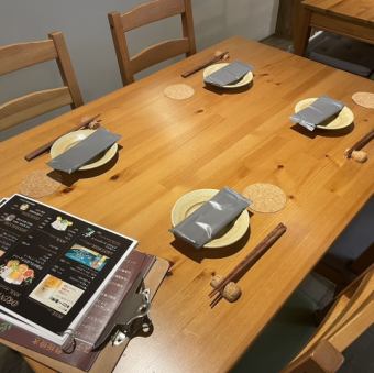 【テーブル席：～4名席×2卓】4名様でご利用いただけるテーブル席♪8名様迄テーブル席をくっつけてご利用OK！各種ご宴会におすすめです★