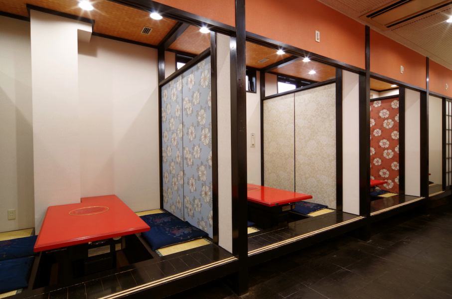 Depending on the number of people, we have various types of private rooms, table seats, and sunken kotatsu seats available.There are also plenty of small private rooms on the first floor that can be used casually for everyday use.