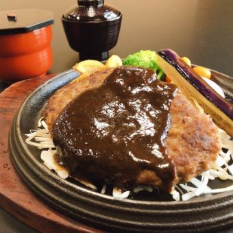 [Popular lunch menu from weekdays] Hand-kneaded demi-glace hamburger set