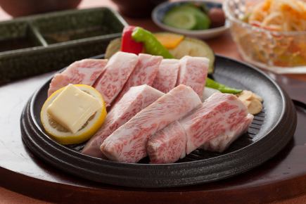Choose fillet fillet or sirloin from the [Special Wagyu Teppanyaki Course] for a longevity or birthday gift.
