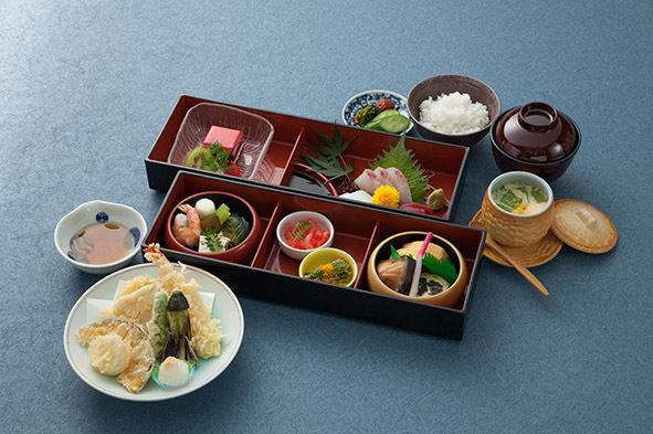 松花堂弁当】 二段重（季節料理添え） | 割烹 片桐