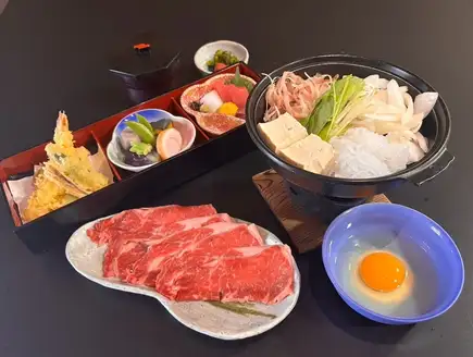 (【愛香膳】…1段和重＆牛すき焼きセット