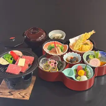 【花膳*】和食がギュッと詰まった和重と牛ステーキセット