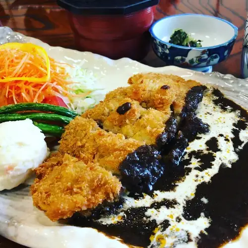 쇠고기 커틀릿 (평일부터 주말까지 인기 메뉴)