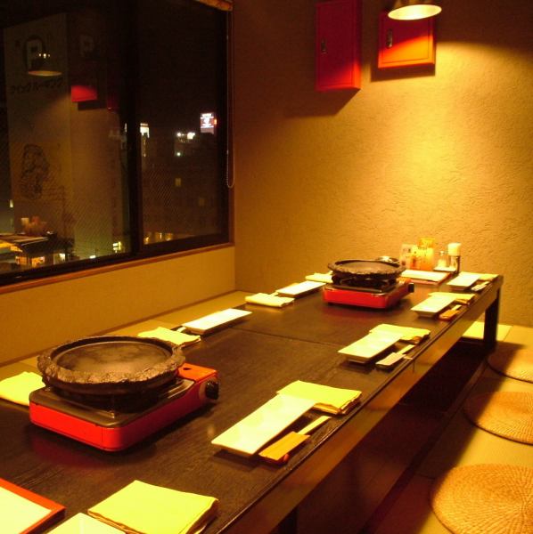 最大12名様の掘りごたつ個室はご接待や会社の集まり・同窓会・女子会・ご家族と・・・等各種宴会に最適です♪♪ジャズを聴きながら夜景と合わせてゆっくりお楽しみ頂けます。締め切り完全個室となっております。少人数での使用も可能です☆お子様連れにも最適です。お気軽にお問い合わせください。