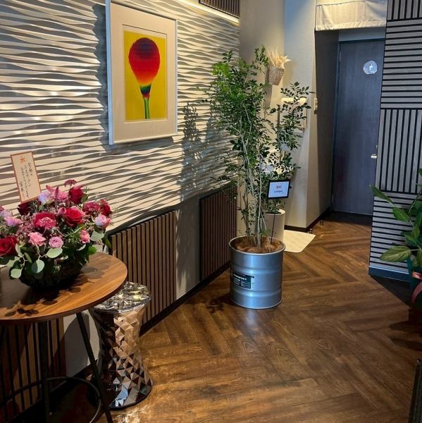 【最大40名までの貸し切りの利用も可能】広々とした店内で、最大40名様までの宴会貸切に対応しております。会社の懇親会や同窓会など、様々なシーンでご利用いただけます。周りを気にせず、美味しいお料理とコースを囲んで楽しいひとときをお過ごしください。