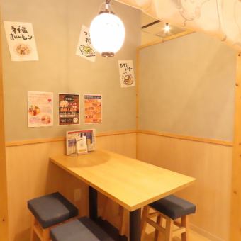 3名~4名用の半個室席もご用意!プライベート利用にも◎#名古屋#伏見#栄#錦#裏路地#誕生日#記念日#ネオン#海鮮#肉寿司#デート#大衆酒場#出世サワー#ボトルキープ#深夜営業#個室#飲み放題