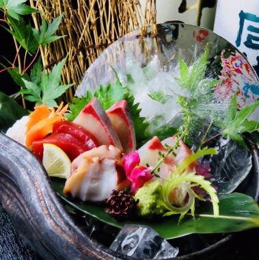 [OK when ordering] Carefully selected by the owner himself!Enjoy the season★You can change from 3 types of sashimi to 5 types of sashimi♪