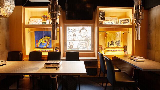 シックで落ち着いた空間広がる当店で絶品な焼肉をご堪能ください！テーブル席やBOX席他、貸切も可能です◎様々なお肉をリーズナブルな価格でご提供しており、各種宴会にもご利用可能です♪ぜひこの機会にお越し下さい！