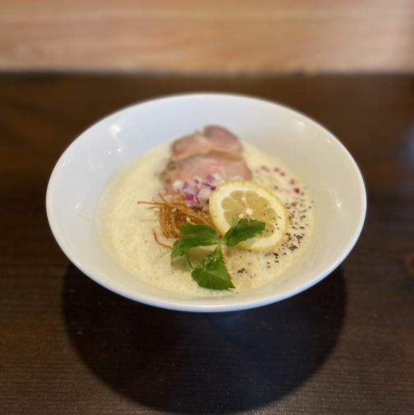 トリュフ香る　鶏白湯ラーメン