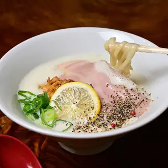 鶏白湯ラーメン