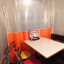 OK from 4 to 36 people.A tent-style semi-private room with the image of a Korean food stall! The chairs by the wall are bench seats, so even small children can sit comfortably.We also have chairs for children, so please use them as well.If you use a stroller, please contact us.