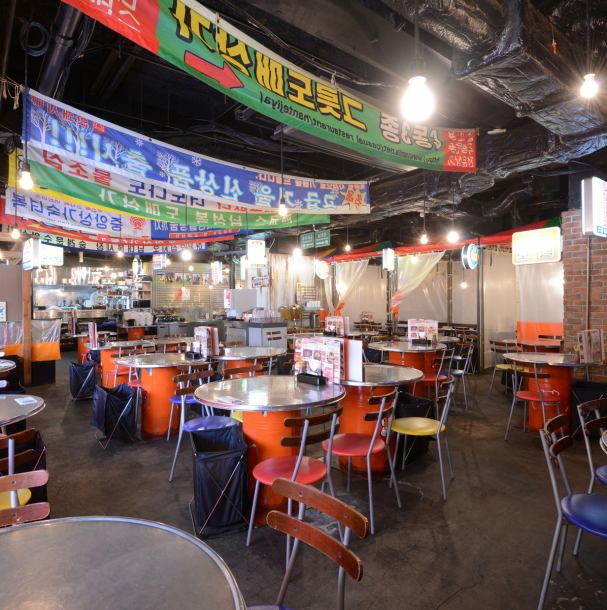 The interior is like a Korean market! We also have a semi-private room for small groups.4-30 people OK ★ Widely available for banquets, parties, dates, various banquets! 4-30 people OK! Reserving various banquets!