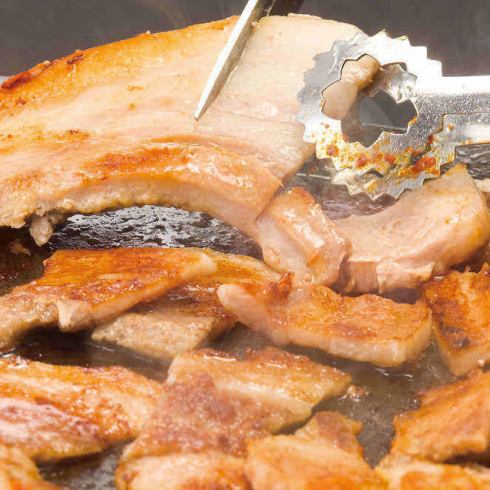 ジューシーな溶岩石焼サムギョプサル!ヤミツキになる美味しさ☆