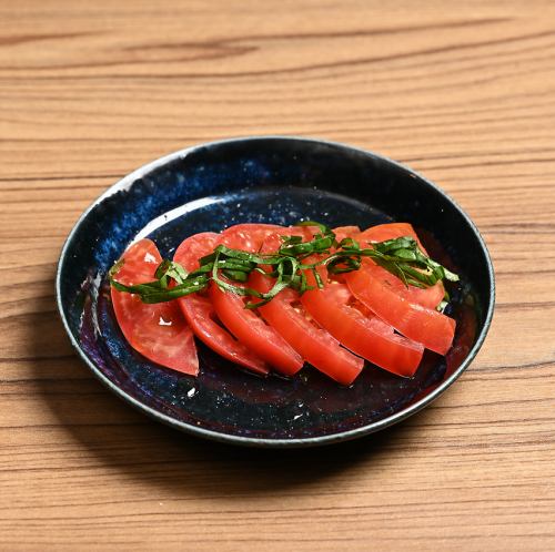 番茄片 - 煙燻鹽和羅勒