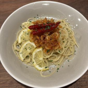 スパゲッティ 桜エビとレモンのペペロンチーノ