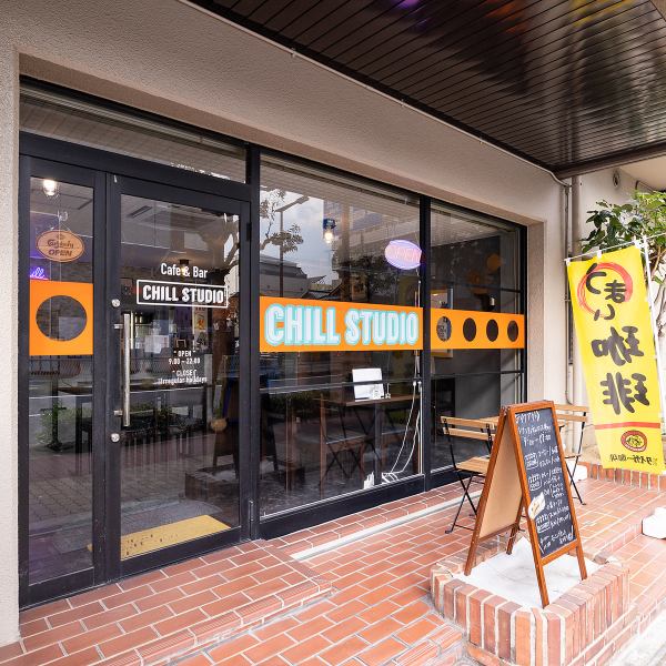 We are open from 9:00 to 17:00, located 3 minutes walk from Fukaebashi.We are open until 10pm on Fridays and Saturdays, and can also be used as a bar.We look forward to your visit, as the atmosphere is more comfortable than just casually standing around.