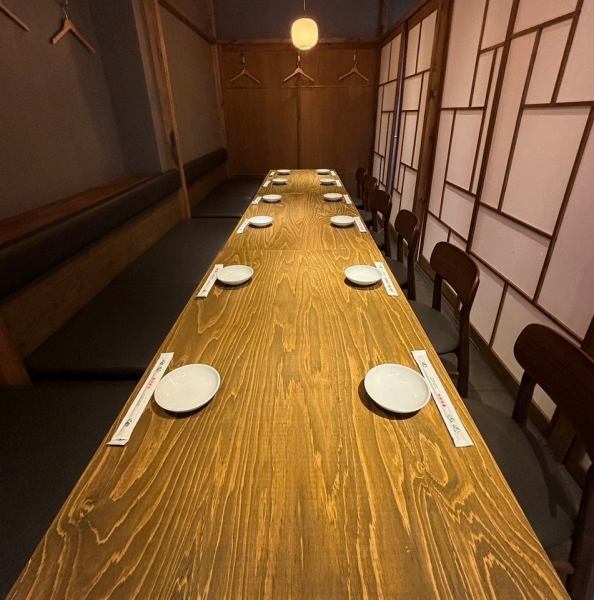 【2名様からご利用可能な個室！】2名様からご利用可能な個室を３部屋ご用意！女子会や記念日・誕生日やご家族連れなどはもちろんカップルでのご利用も大歓迎！※１部屋ディナータイム1000円(税込)ランチタイム500円(税込)で2名様からご利用頂けます！